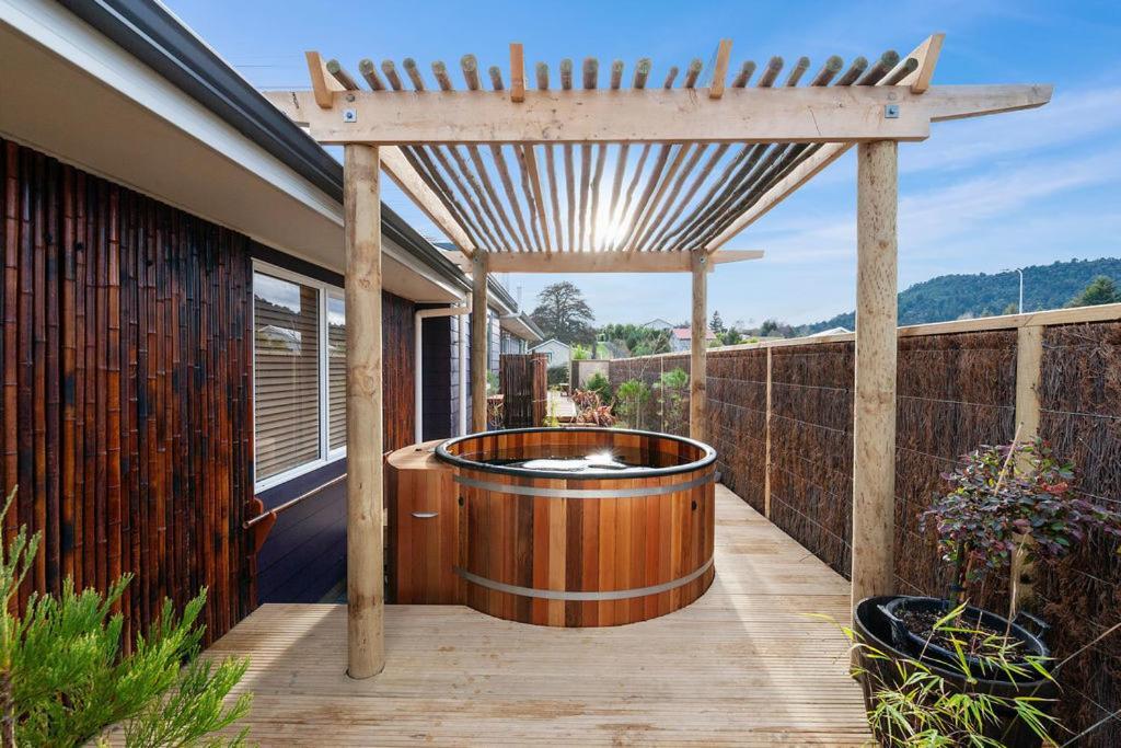 The Purple House - Ohakune Home With Spa Pool Екстер'єр фото