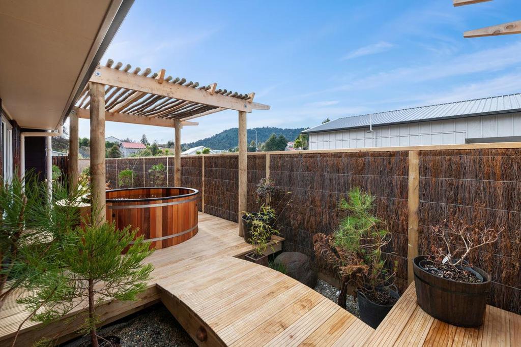 The Purple House - Ohakune Home With Spa Pool Екстер'єр фото