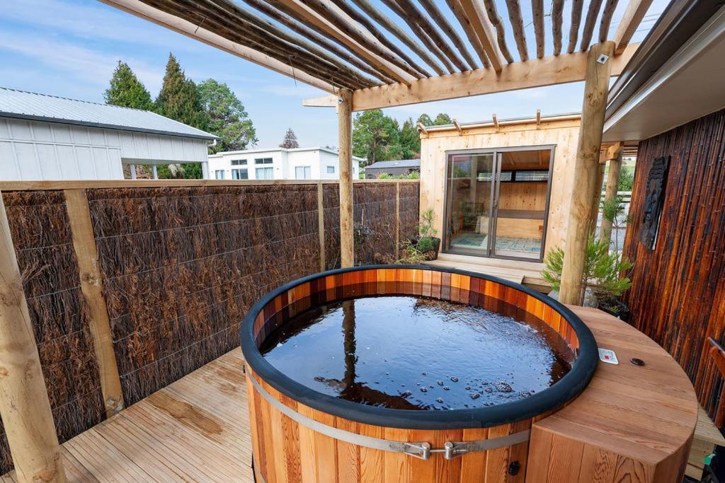 The Purple House - Ohakune Home With Spa Pool Екстер'єр фото