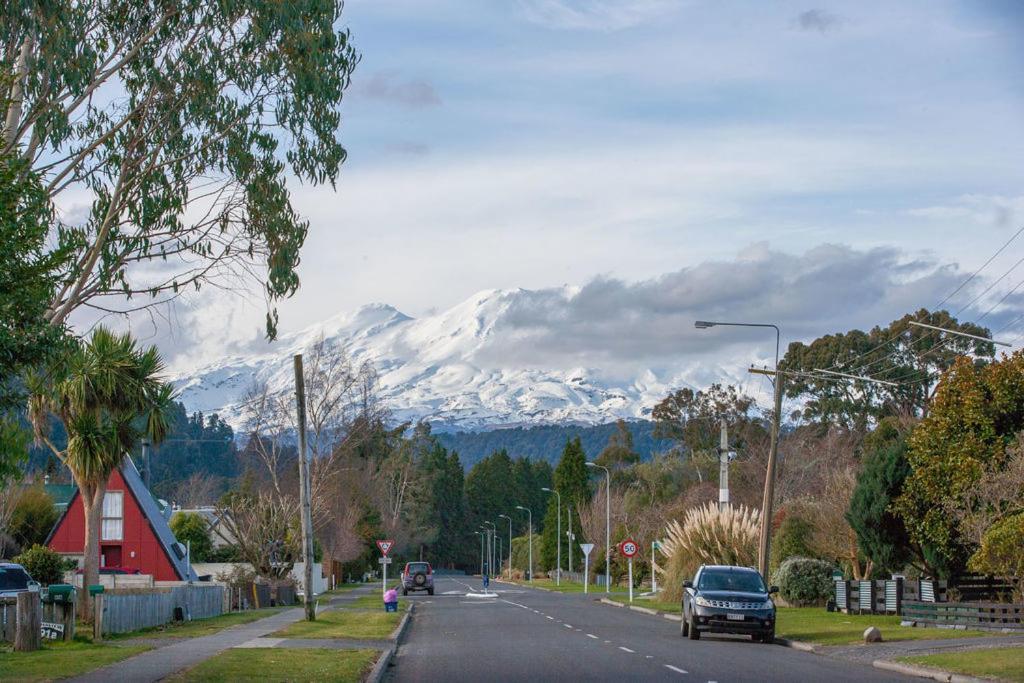 The Purple House - Ohakune Home With Spa Pool Екстер'єр фото