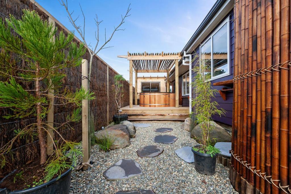 The Purple House - Ohakune Home With Spa Pool Екстер'єр фото